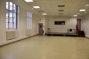 Salle de cours de danse africaine et percussion à Pontoise